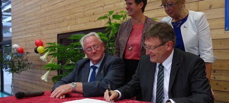 Zum 40. Jubiläum der Städtpartnerschaft wurde eine Urkunde unterzeichnet