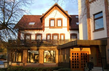Landhotel_Altenburg_Aussenansicht.jpg